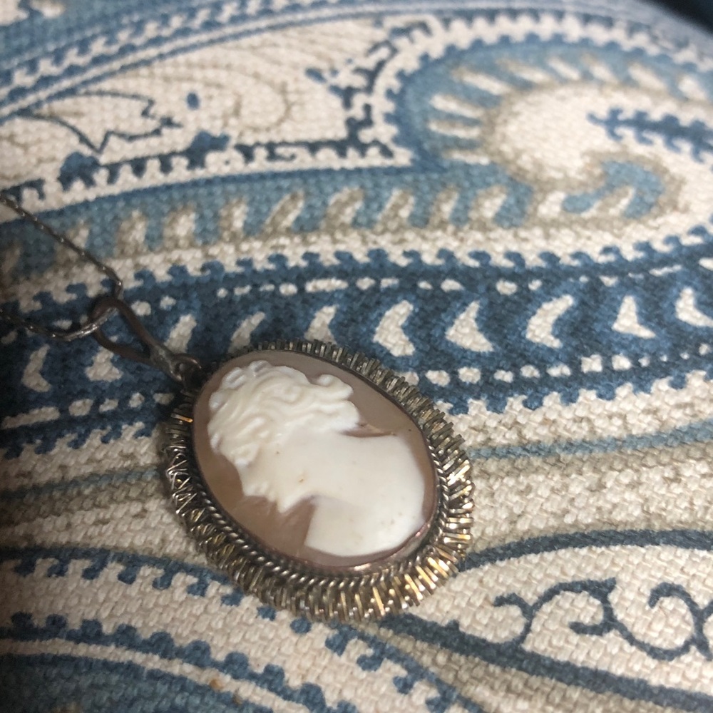 Vintage Style Cameo Pendant Necklace in Cream and Brown
